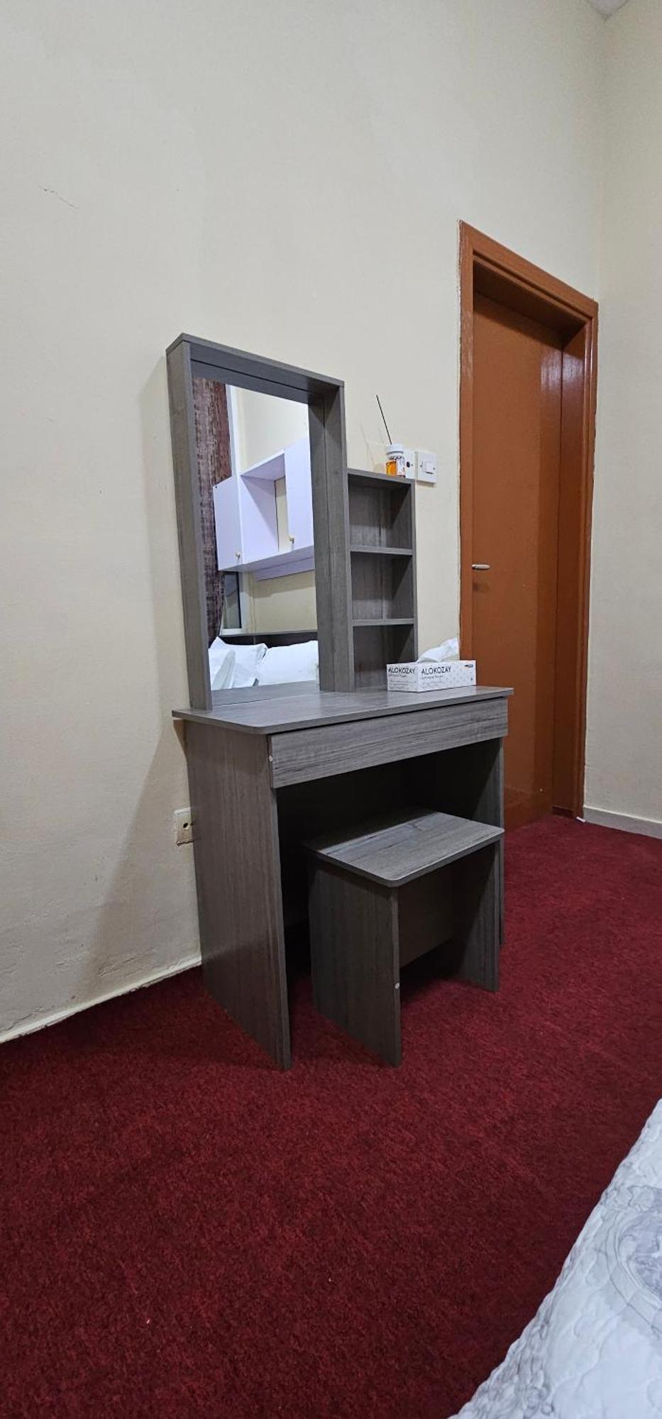 Alloggio in famiglia Benitah Partitions And Family Dubai